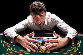 Filipino player browsing 789taya sports and casino sections on mobile